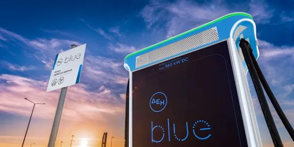 Καλοκαιρινές φορτίσεις με προνόμια από ΔΕΗ blue και Visa