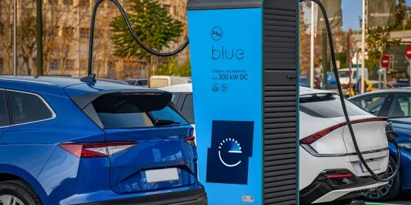 ΔΕΗ blue: Ευρωπαϊκή χρηματοδότηση για εγκατάσταση ταχυφορτιστών σε Ελλάδα και Ρουμανία