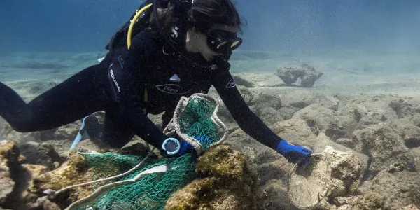 ΔΕΗ και iSea: καθαρισμός απομακρυσμένων ακτών σε περιοχές Natura 2000