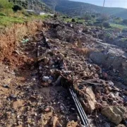 Γλυφάδα: σφοδρή σύγκρουση Δήμου – ΔΕΔΔΗΕ για τη φονική πλημμύρα