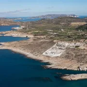ΕΛΛΕΤ: Άδειες σε «τυφλά» εκτός σχεδίου γήπεδα, για ξενοδοχεία στη Μήλο