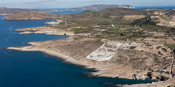 ΕΛΛΕΤ: Άδειες σε «τυφλά» εκτός σχεδίου γήπεδα, για ξενοδοχεία στη Μήλο