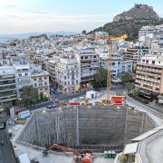 Κολωνάκι: οκτώ δεκαόροφες πολυκατοικίες, ο όγκος εκσκαφής του μετρό