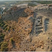 Το μνημείο Παπούρας και τα ιερά κορυφής του Μινωικού Πολιτισμού