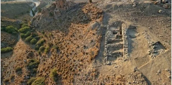 Το μνημείο Παπούρας και τα ιερά κορυφής του Μινωικού Πολιτισμού