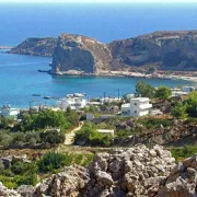 Δικαστική απόφαση αθώωσης ιδιοκτήτη για αυθαίρετο στον αιγιαλό