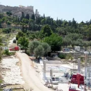 ICOMOS: συνεχίζονται αυθαίρετες επεμβάσεις σε Ακρόπολη και Αρχαία Αγορά