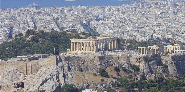 Η … ανάπτυξη πολιορκεί την Ακρόπολη, με νόμιμες οικοδομικές άδειες