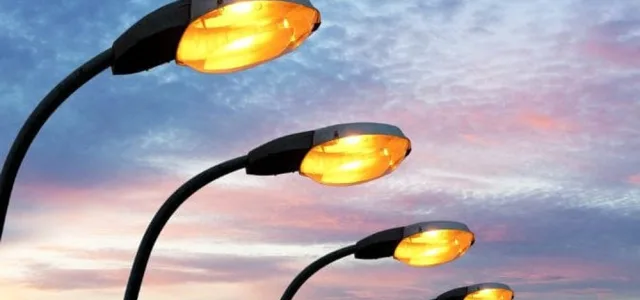 Αθήνα: γιατί πρέπει να μειωθούν τέλη φωτισμού και καθαριότητας