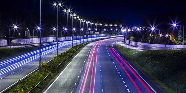 Αττική: φωτισμός led στους κεντρικούς οδικούς άξονες
