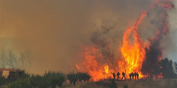 Ανεπάρκειες, «αρρυθμίες» και λάθη στην αντιμετώπιση των πυρκαγιών στην Πάτρα