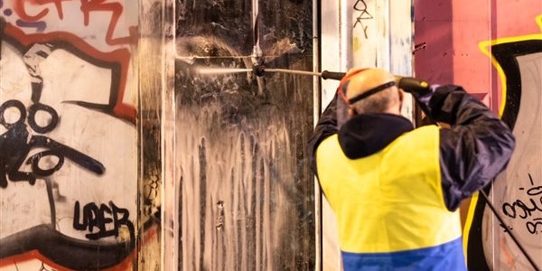 Δήμος Αθηναίων: αντιγκράφιτι παρέμβαση σε 1.700 τετραγωνικά μέτρα