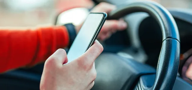 ΚΟΚ: έως ένα χρόνο χωρίς όχημα και 2000 ευρώ η καμπάνα για κινητό