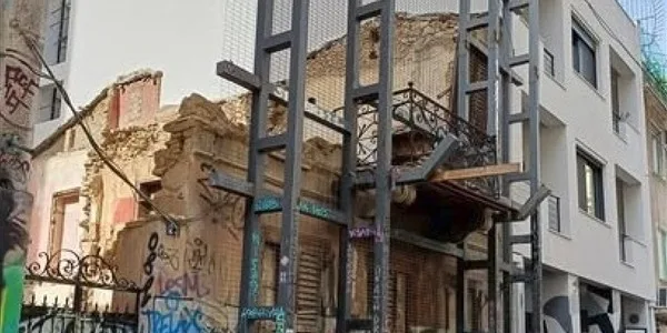 Αρχαιολογικός νόμος: τα κενά εφαρμογής του, που γεμίζουν τις πόλεις ερείπια