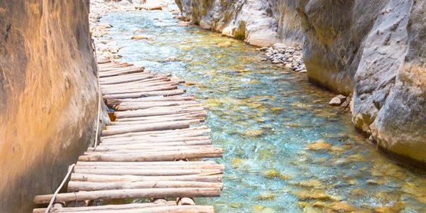 Ταξίδι στα φυσικά διατηρητέα μνημεία των ελληνικών νησιών