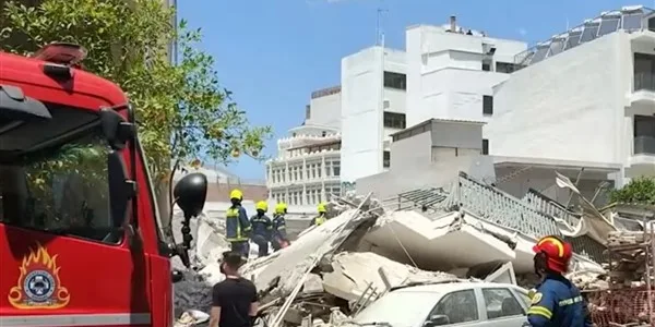 Πέντε προσαγωγές για την κατάρρευση πολυκατοικίας στα Πετράλωνα