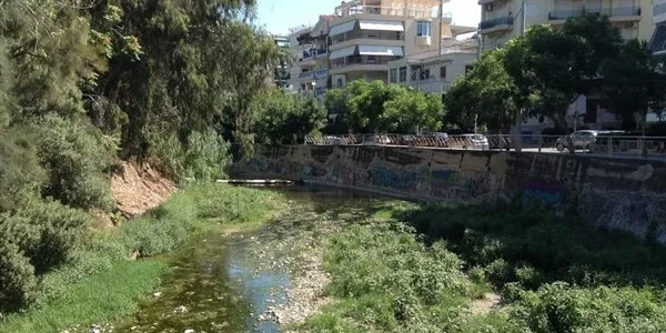 Οι κανόνες για νέα δόμηση, ανακαινίσεις κτιρίων και αυθαίρετα κοντά σε ρέμα