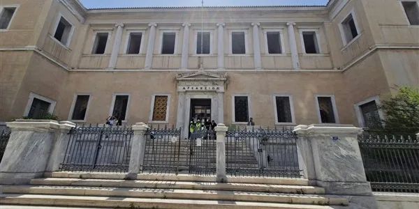 ΣτΕ: επιστρέφει στο Αρσάκειο και υπόσχεται ταχύτερες αποφάσεις