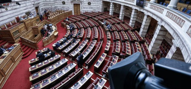 ΣΥΡΙΖΑ: σε δευτερόλεπτα απορρίφθηκε τροπολογία για παράταση αυθαιρέτων